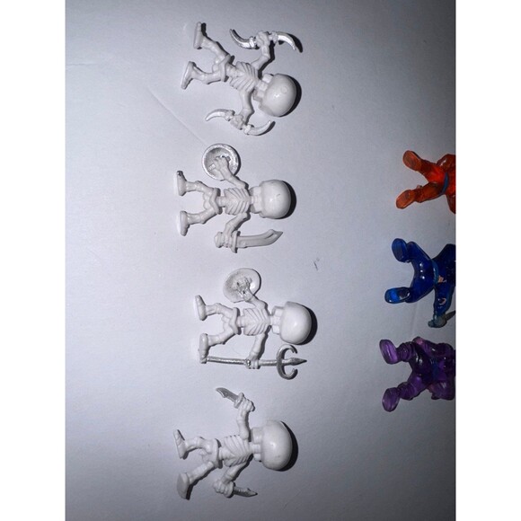 Bundle of figures - Picture 7 of 8